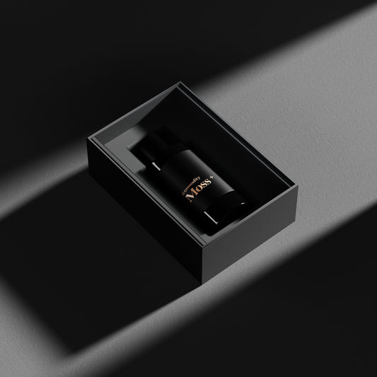 Moss Bold apbalvots ar žurnāla Esquire 24 labākajām 2024. gada odekolonijām